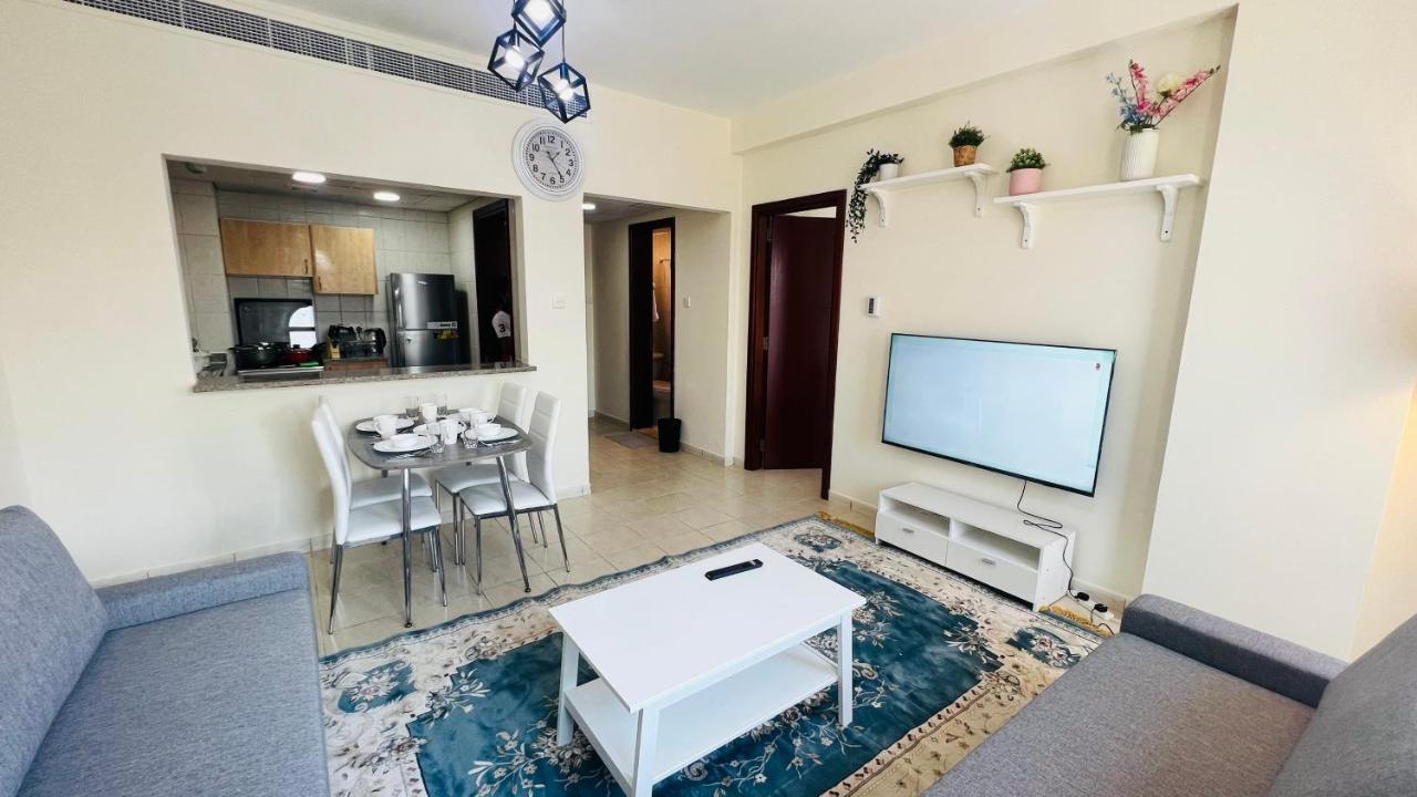 Newly Furnished Cozy One Bed 2 Bathroom View Appartement