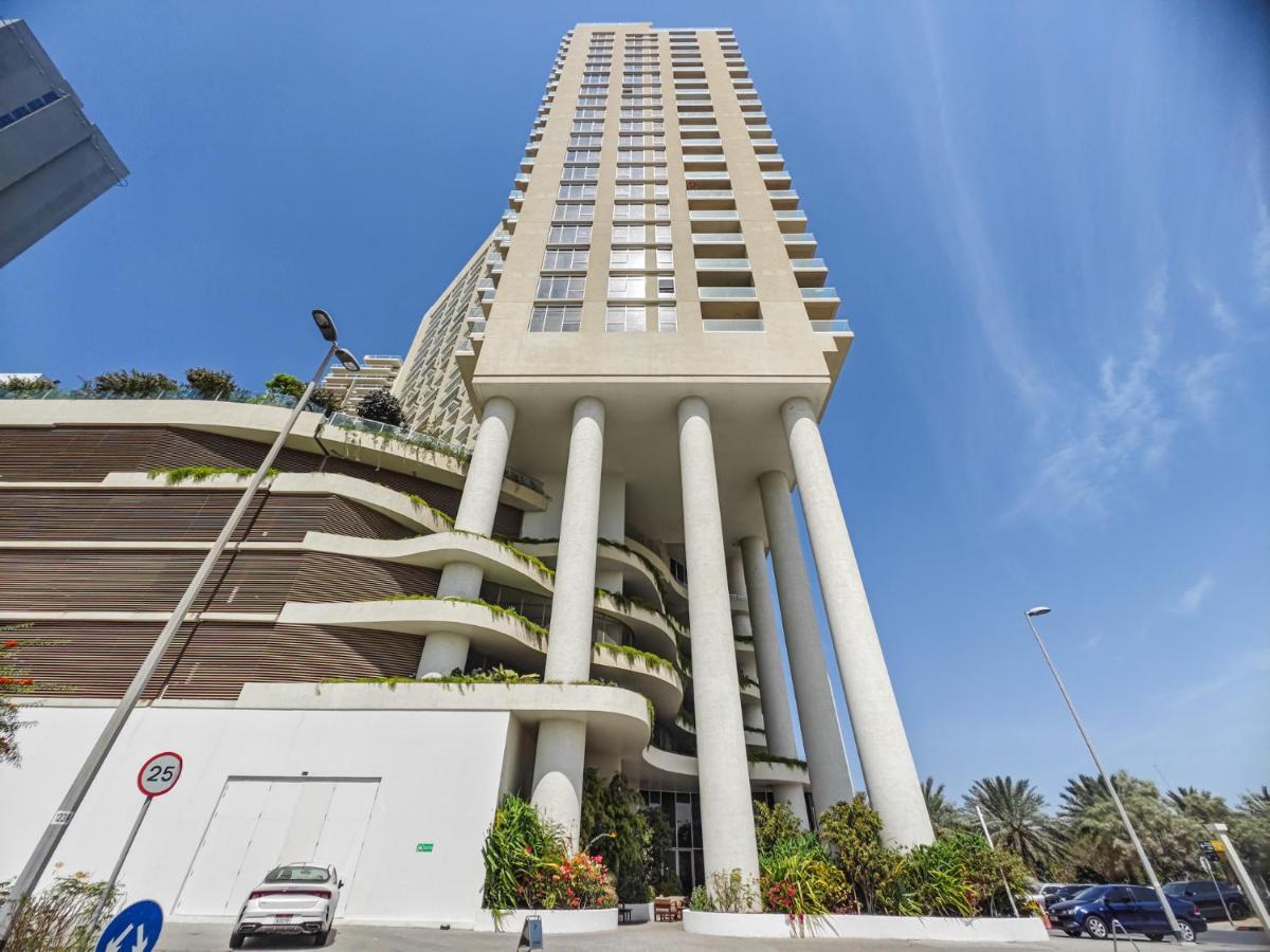 Luxury With Pool View In Vibrant Community Appartement