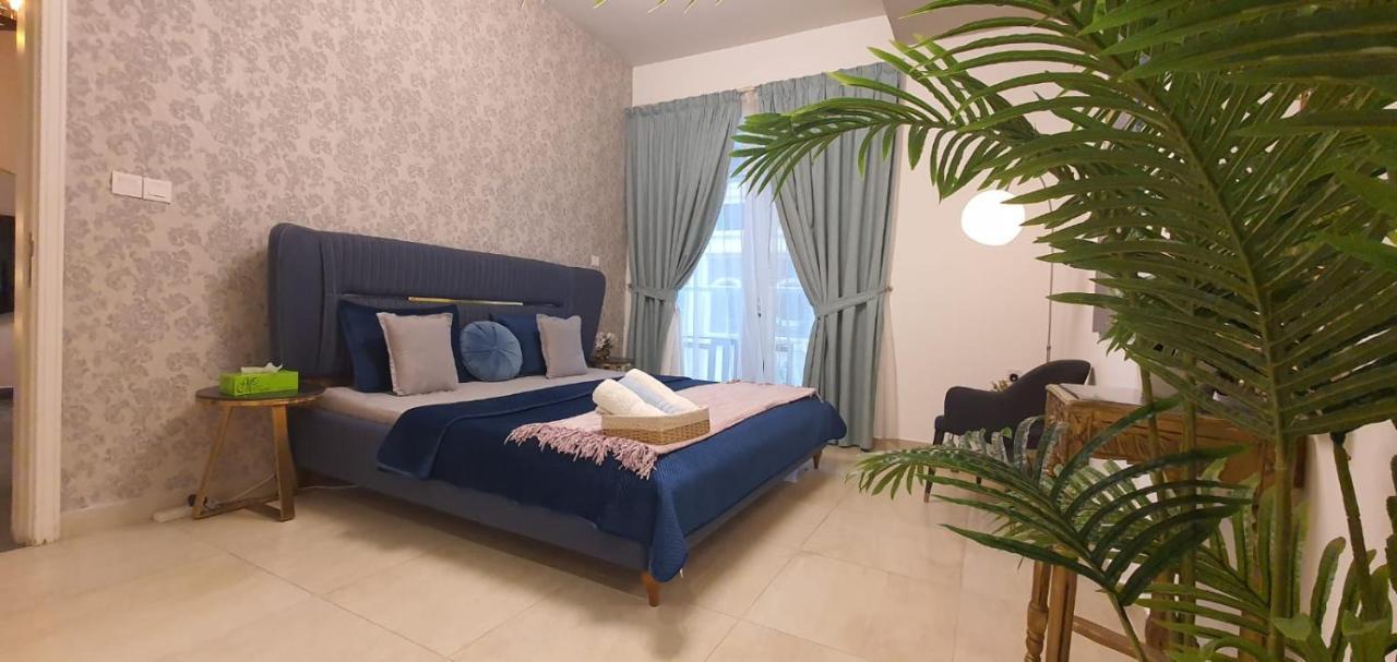 Luxury A Short Drive Away From Downtown Dubái