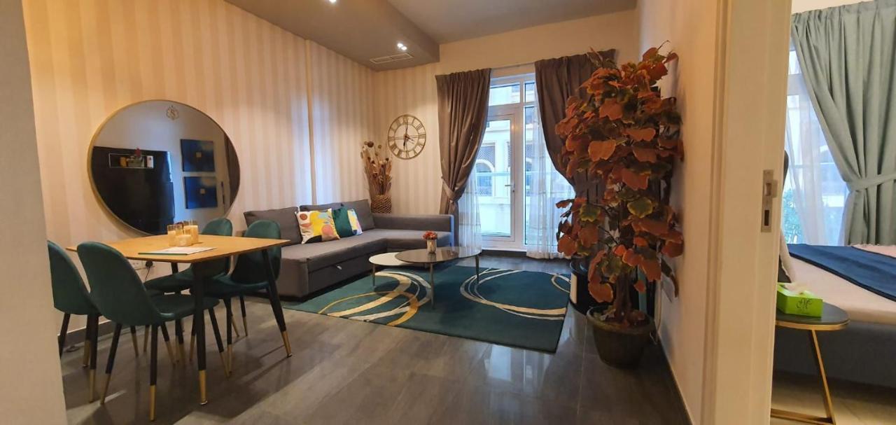 Luxury A Short Drive Away From Downtown Apartamento Dubái