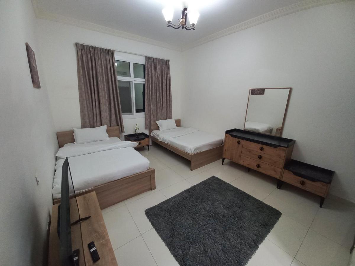 Apartamento Cozy And Small Partitions For Men Guests In