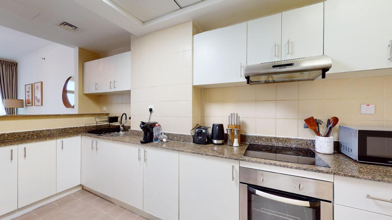 Hébergement de vacances Tt48 Unique 2br, Sea View, Torch Tower Dubaï
