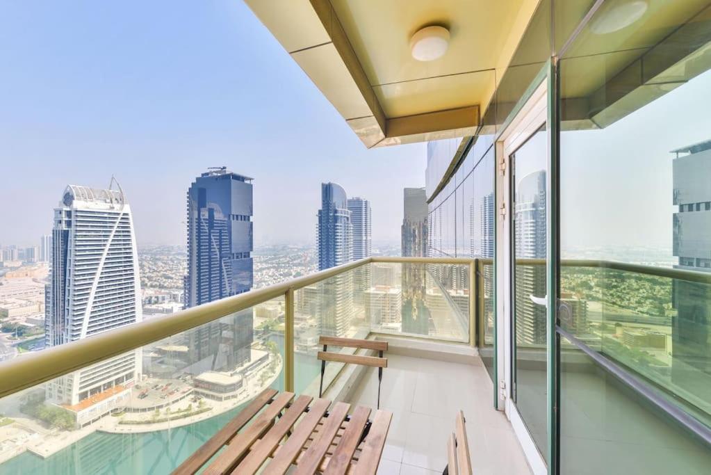 Height. Great View. Apartamento
