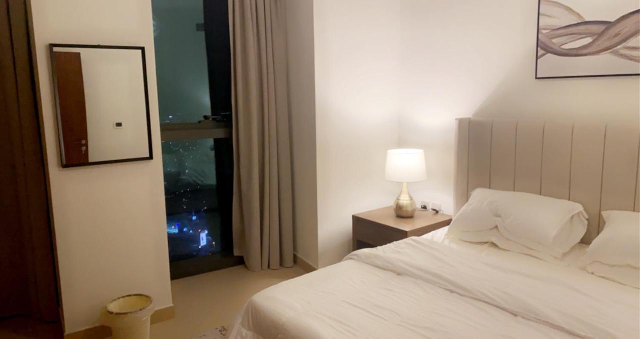 Amakin Burj Vista Tower 1 Apartamento