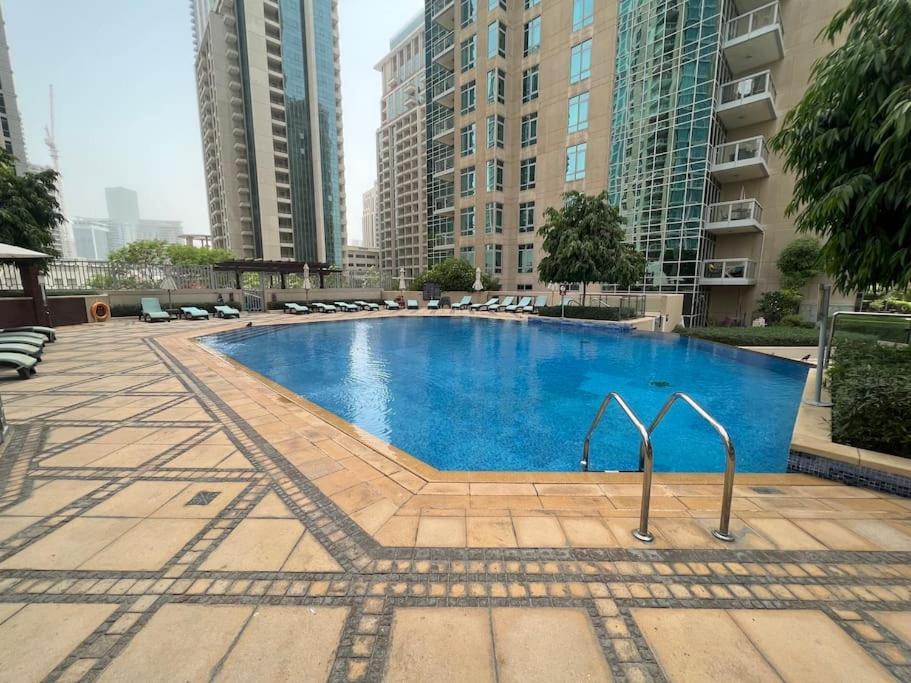 First Class 3br With Full Burj Khalifa View Apartment *