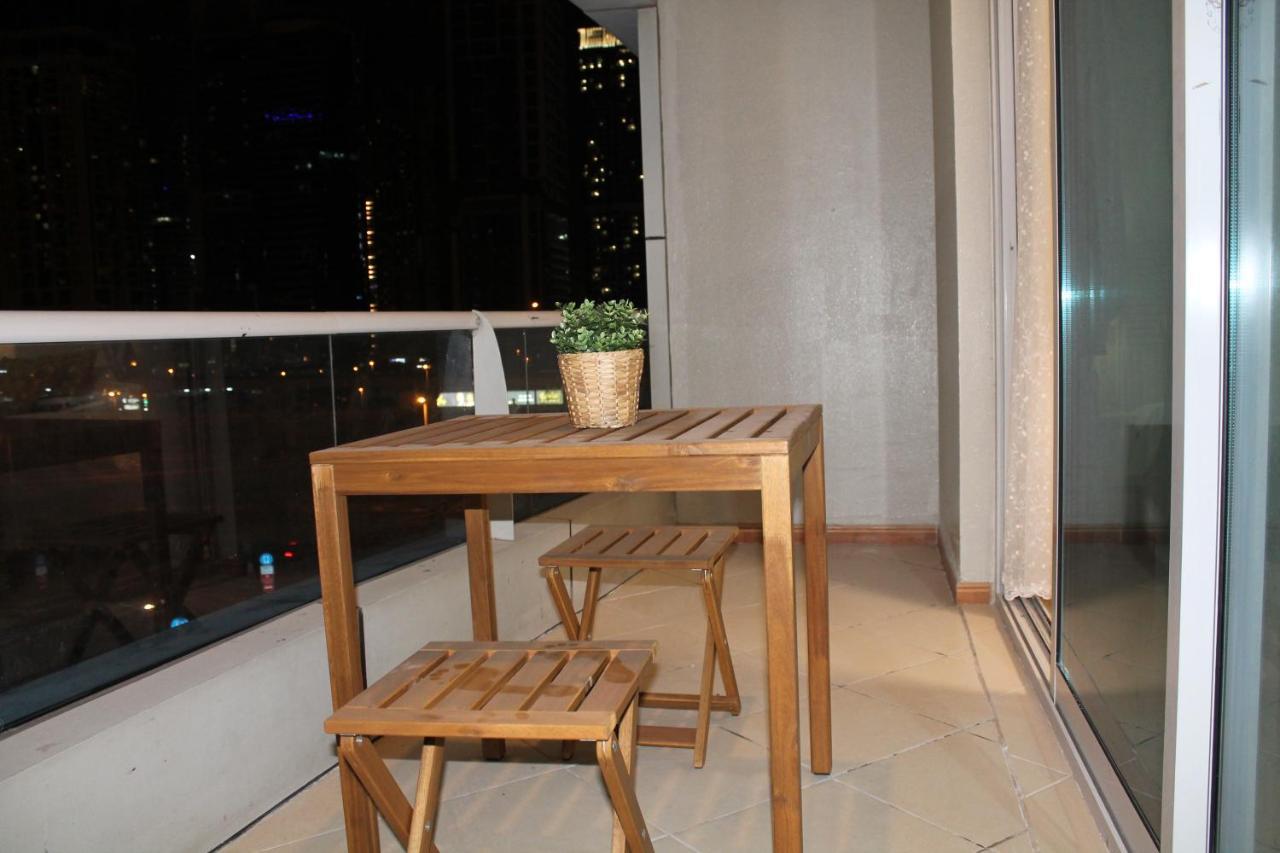 Apartemen Newly Furnished Cozy 1 Bedroom Close To Jbr And Metro *