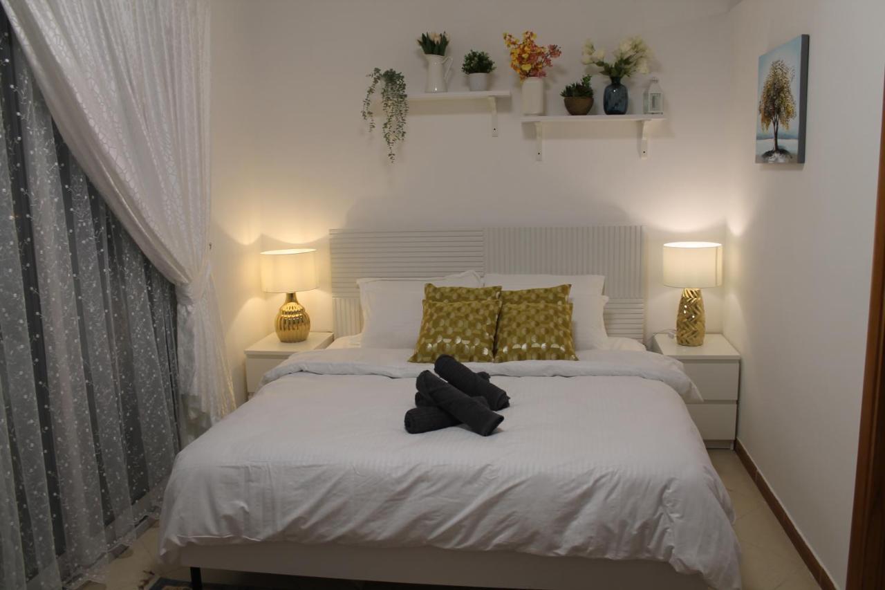 Apartemen Newly Furnished Cozy 1 Bedroom Close To Jbr And Metro