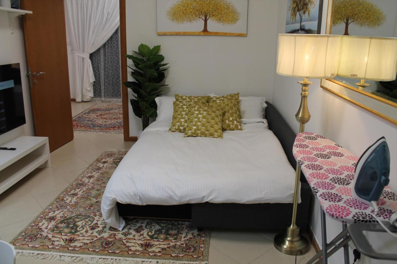 Apartemen Newly Furnished Cozy 1 Bedroom Close To Jbr And Metro *