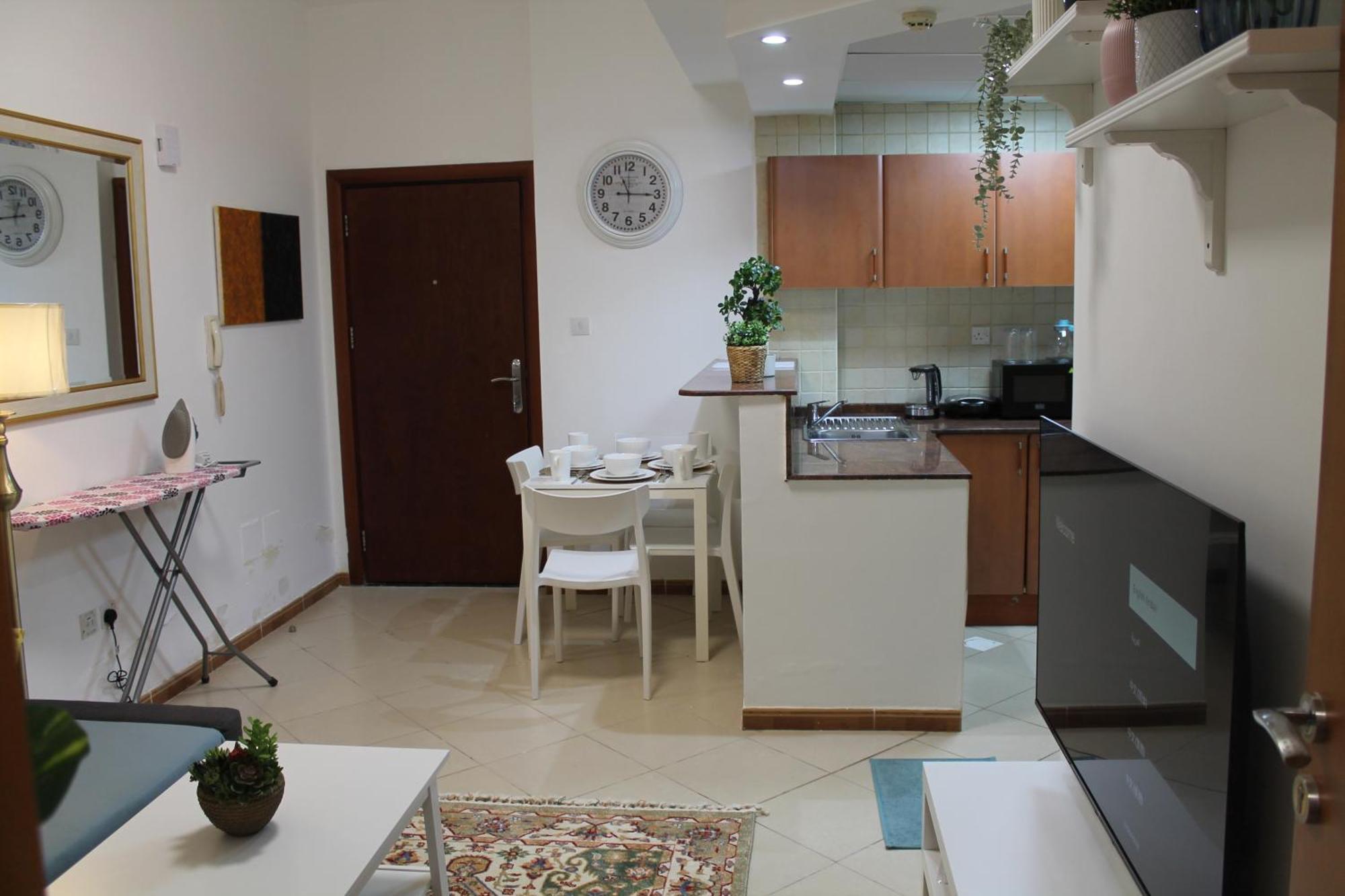 Newly Furnished Cozy 1 Bedroom Close To Jbr And Metro Apartemen *