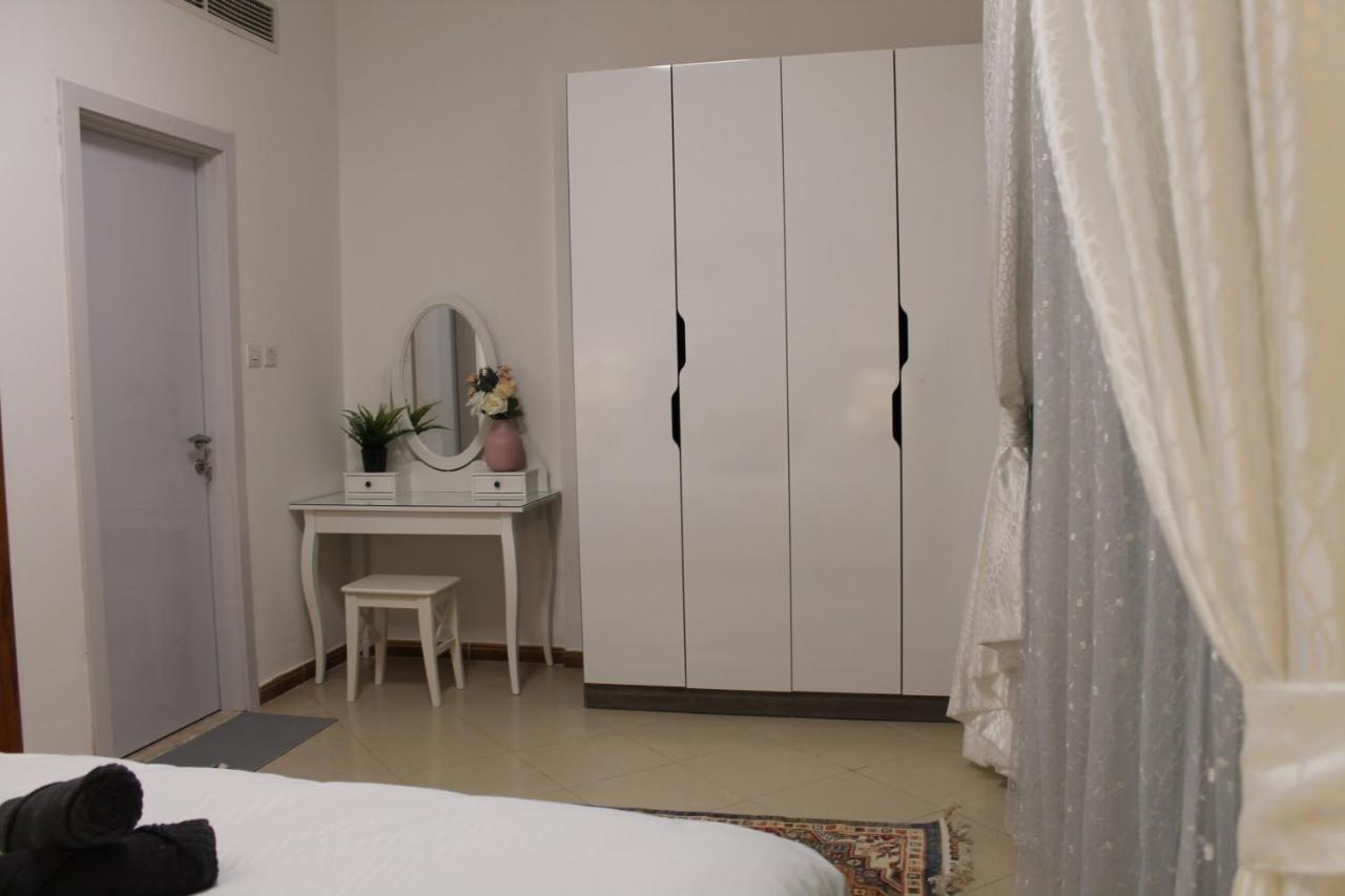 Apartemen Newly Furnished Cozy 1 Bedroom Close To Jbr And Metro *