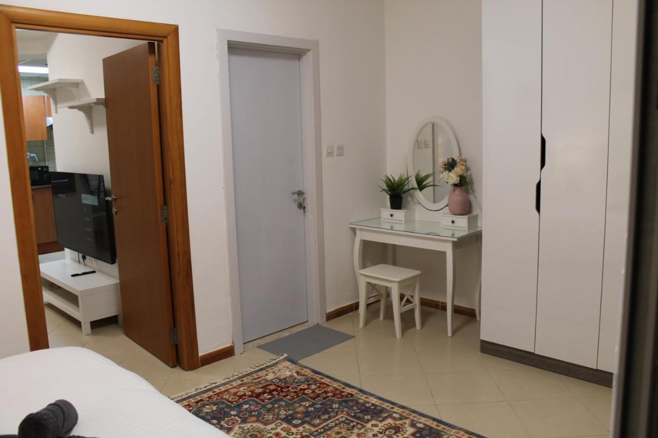 Newly Furnished Cozy 1 Bedroom Close To Jbr And Metro Apartemen *