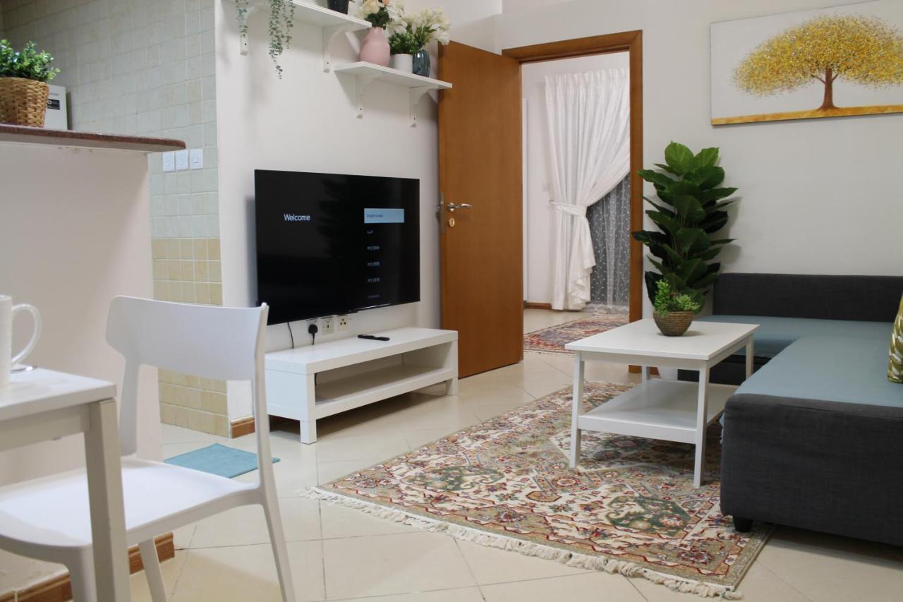 Apartemen Newly Furnished Cozy 1 Bedroom Close To Jbr And Metro