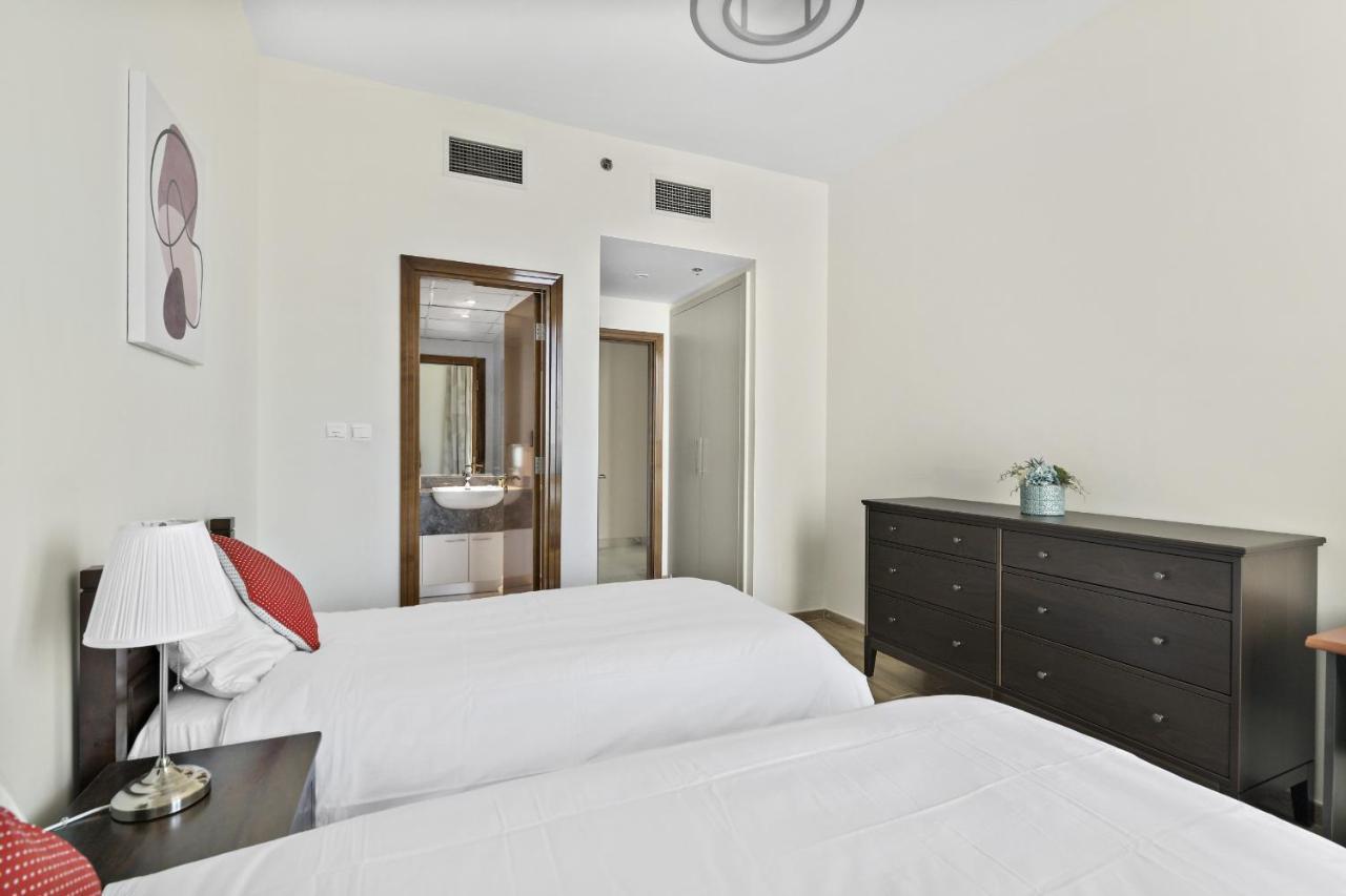 Vayk - Spacious Two Bedroom Near Canal