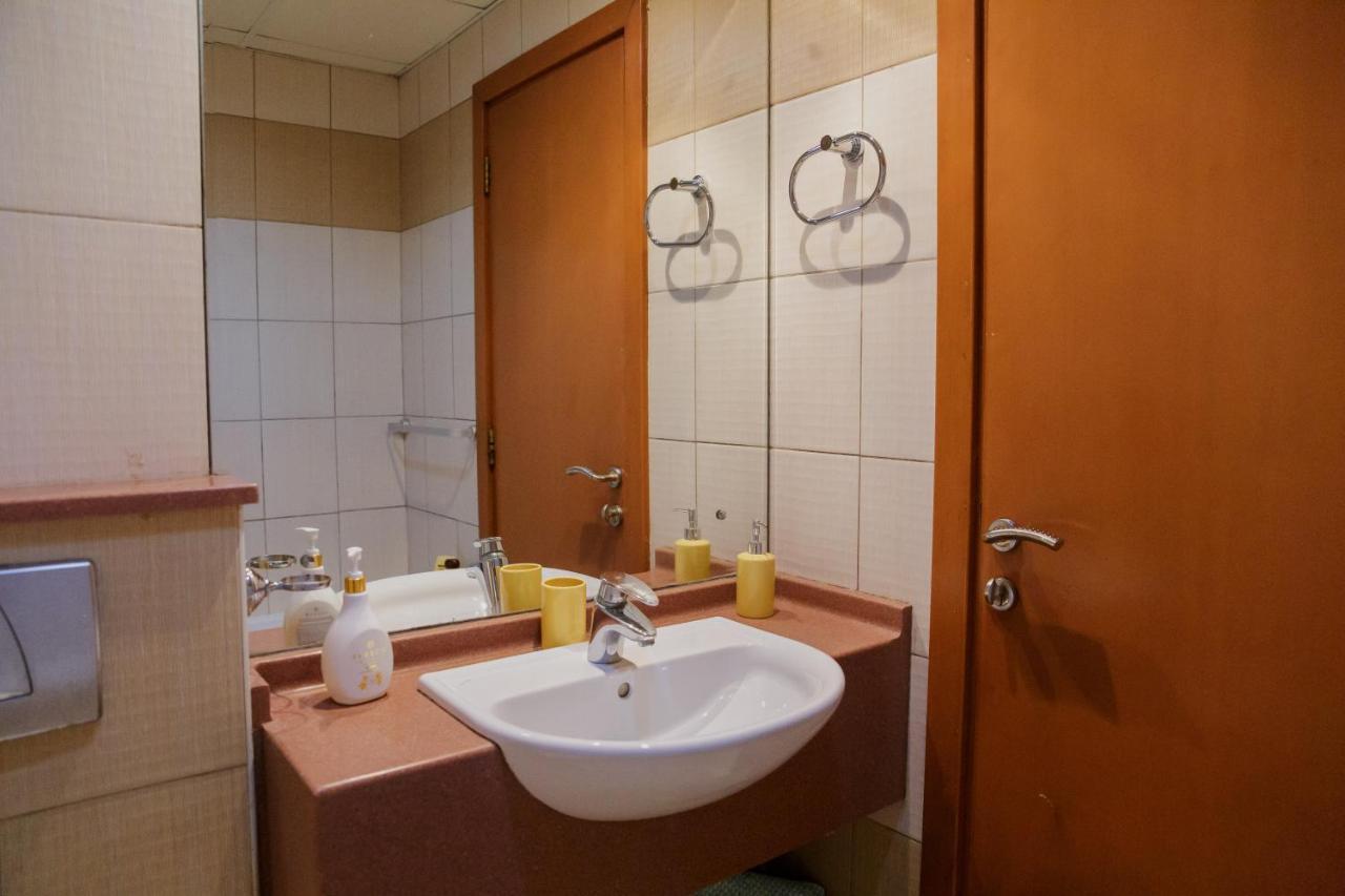 Yellow Studio Apt 511 In Marina Diamond One Dubai