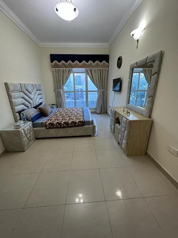 Standard With Common Washroom * Dubaï