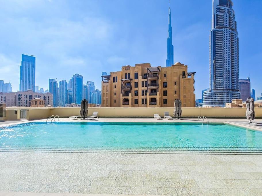 Downtown Decadence : A 1br Urban Sanctuary