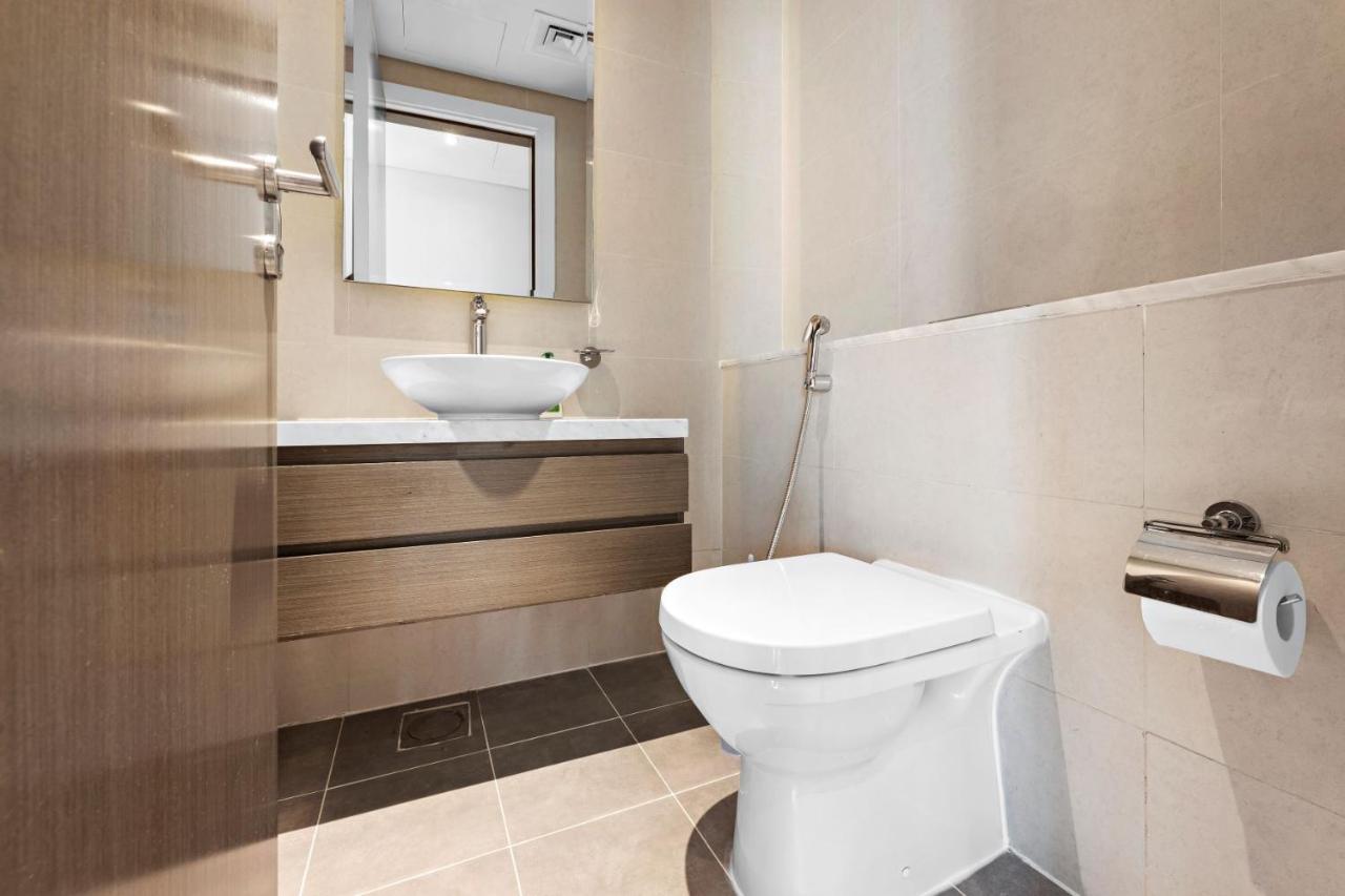 Apartment A Living Modern 1br With Balcony & Canal View At Prive-517 Business Bay Dubai
