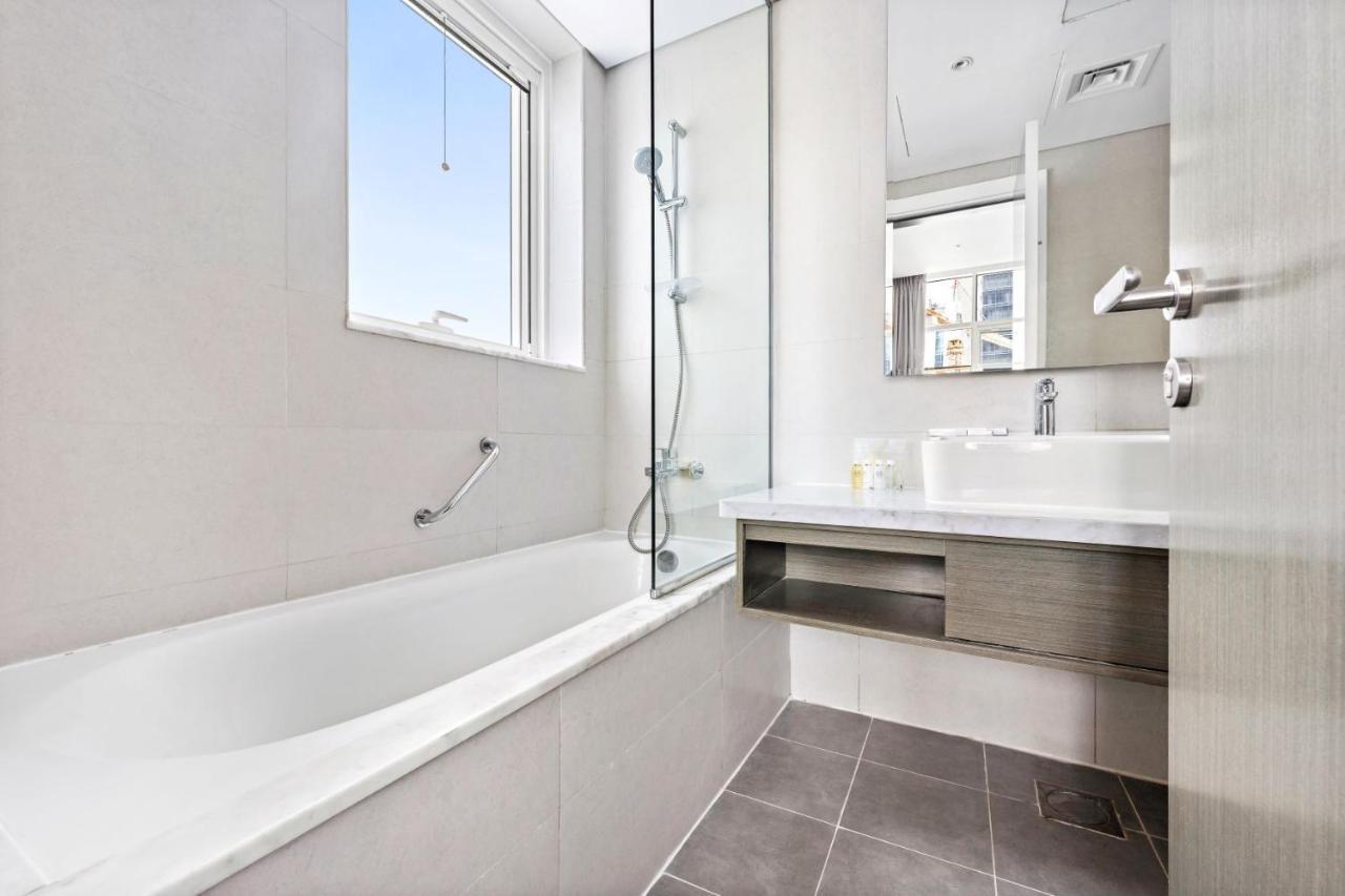 A Living Modern 1br With Balcony & Canal View At Prive-517 Business Bay Apartment Dubai