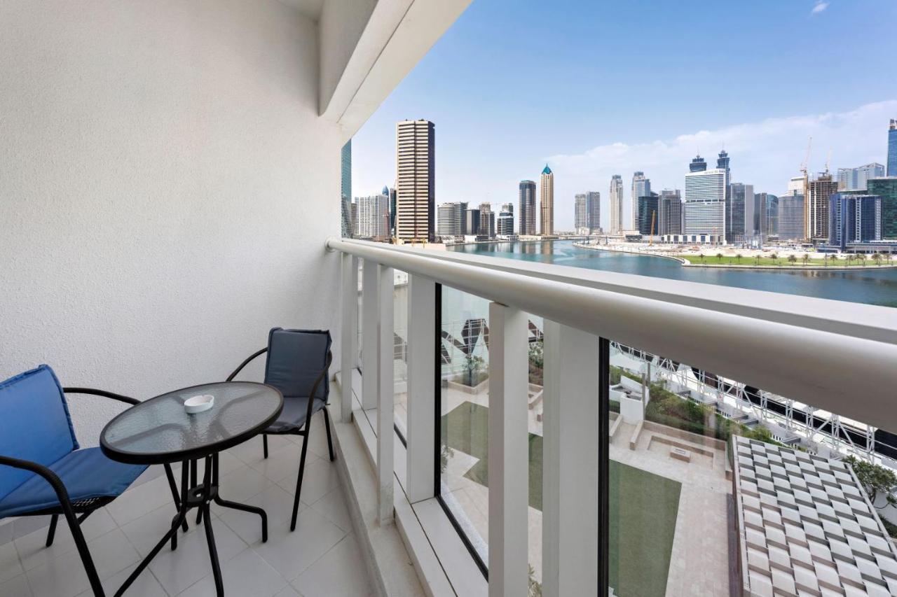 A Living Modern 1br With Balcony & Canal View At Prive-517 Business Bay Apartment