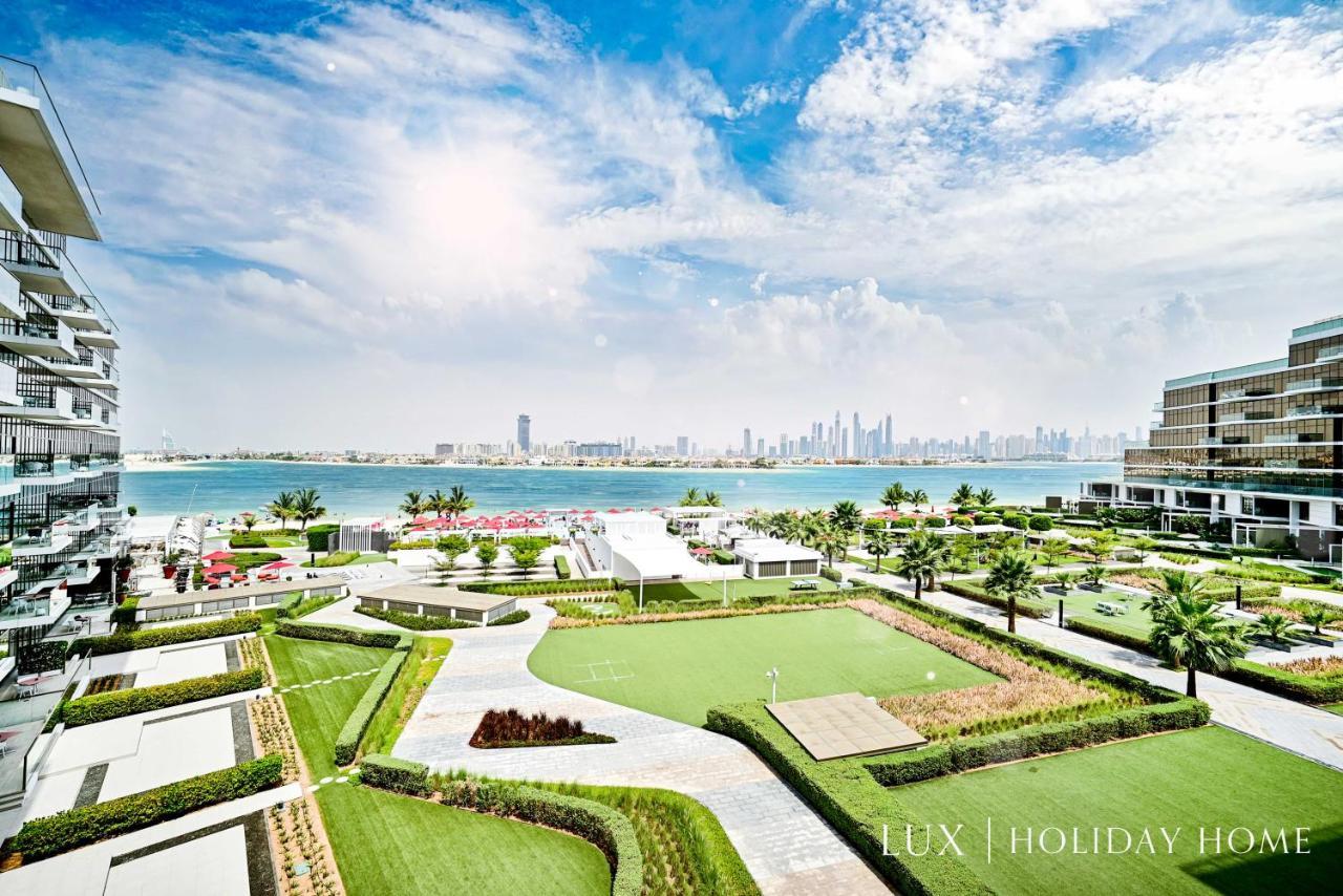 Lux - The Elegant Palm
