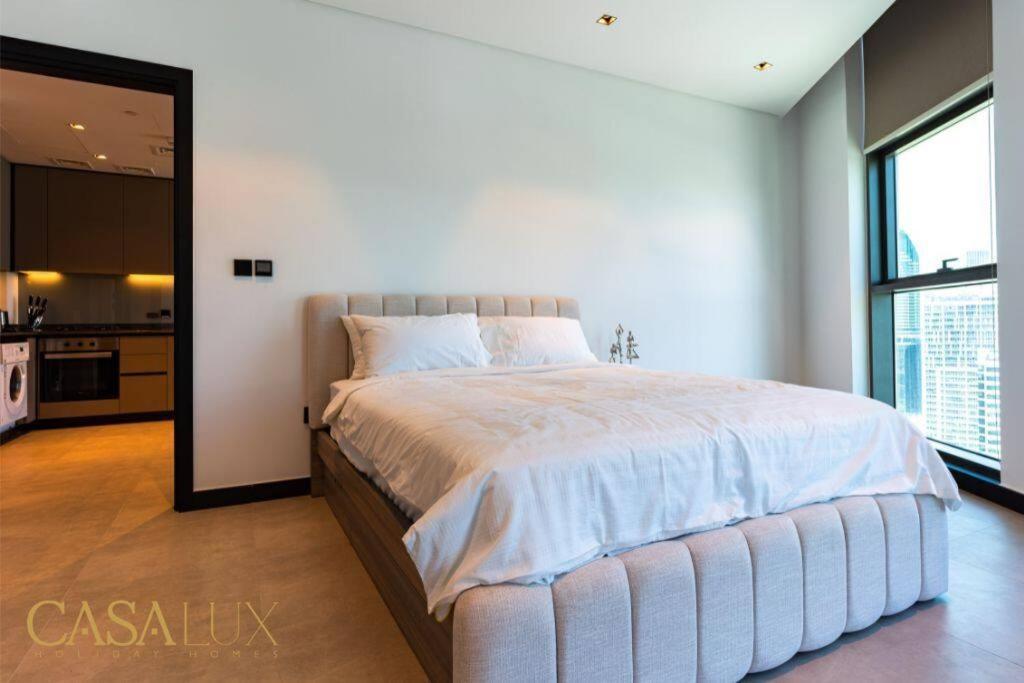 Apartamento Stunning 1 Bed With Burj Khalifa & Canal View Dubai