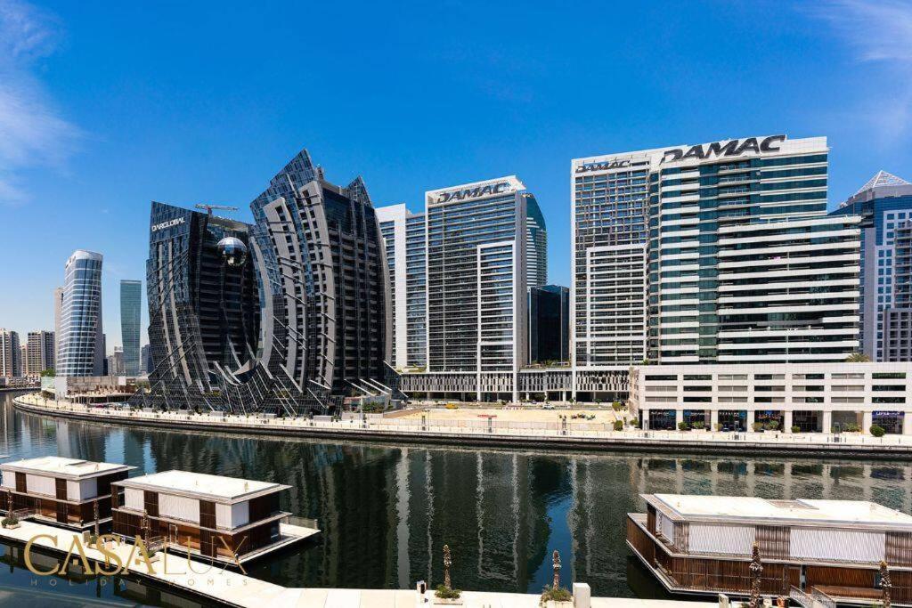 Stunning 1 Bed With Burj Khalifa & Canal View Apartamento Dubai