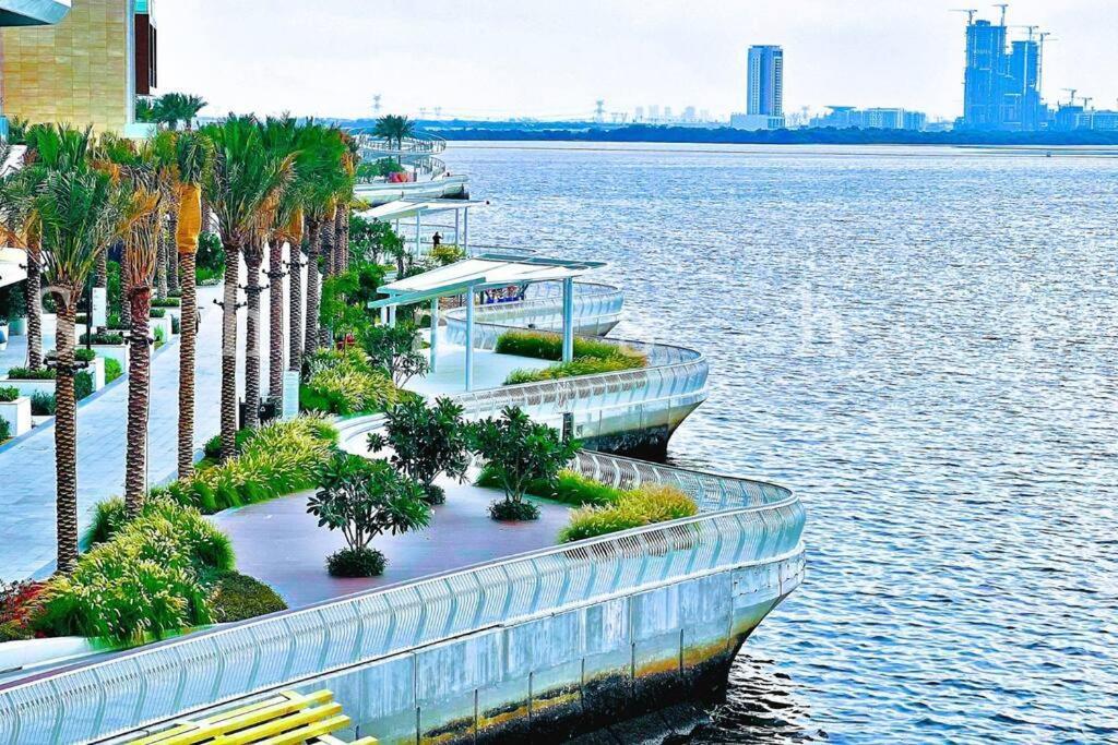The Shrashi Suites, Creek Harbour - Paradise On The Island With Skyline & Burj Khaleefa View