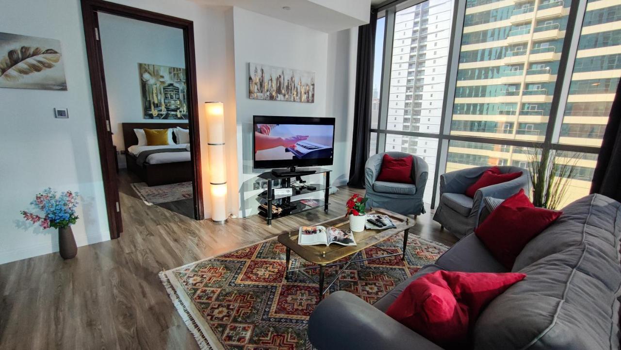 Apartment La Buena Vida Homes - Luxe 1bd, Boutique Full Lakeview 1m To Metro, & Almas Tower Dubai