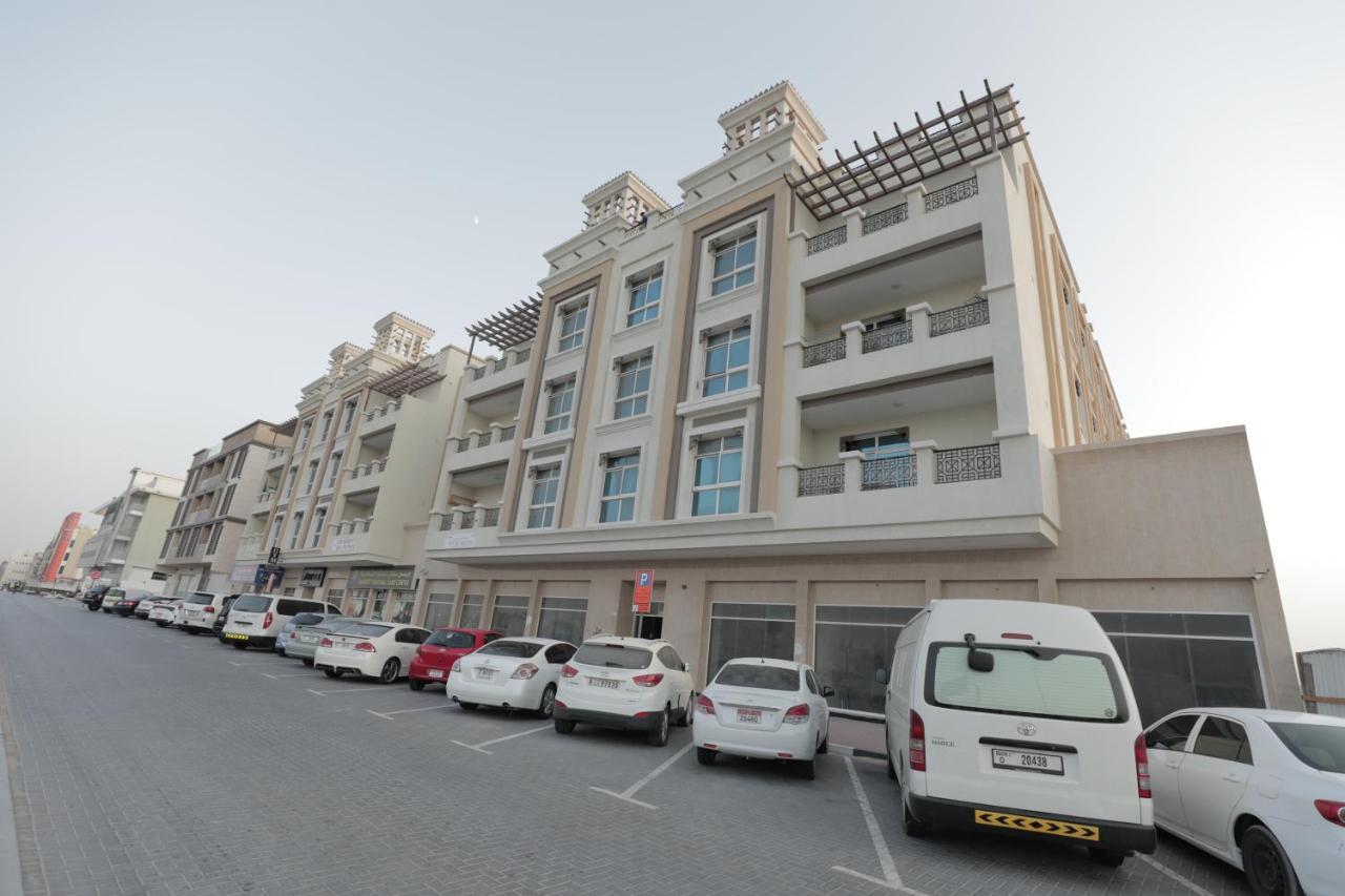 Cute And Small Partitions For Girls In Dubai- Female Guests Only فتيات فقط *