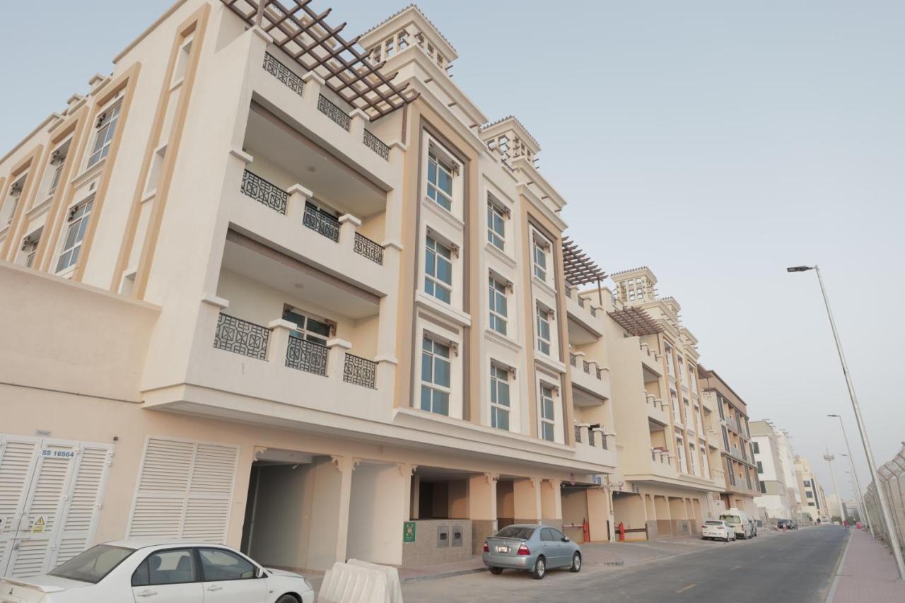 Cute And Small Partitions For Girls In Dubai- Female Guests Only فتيات فقط Apartment *