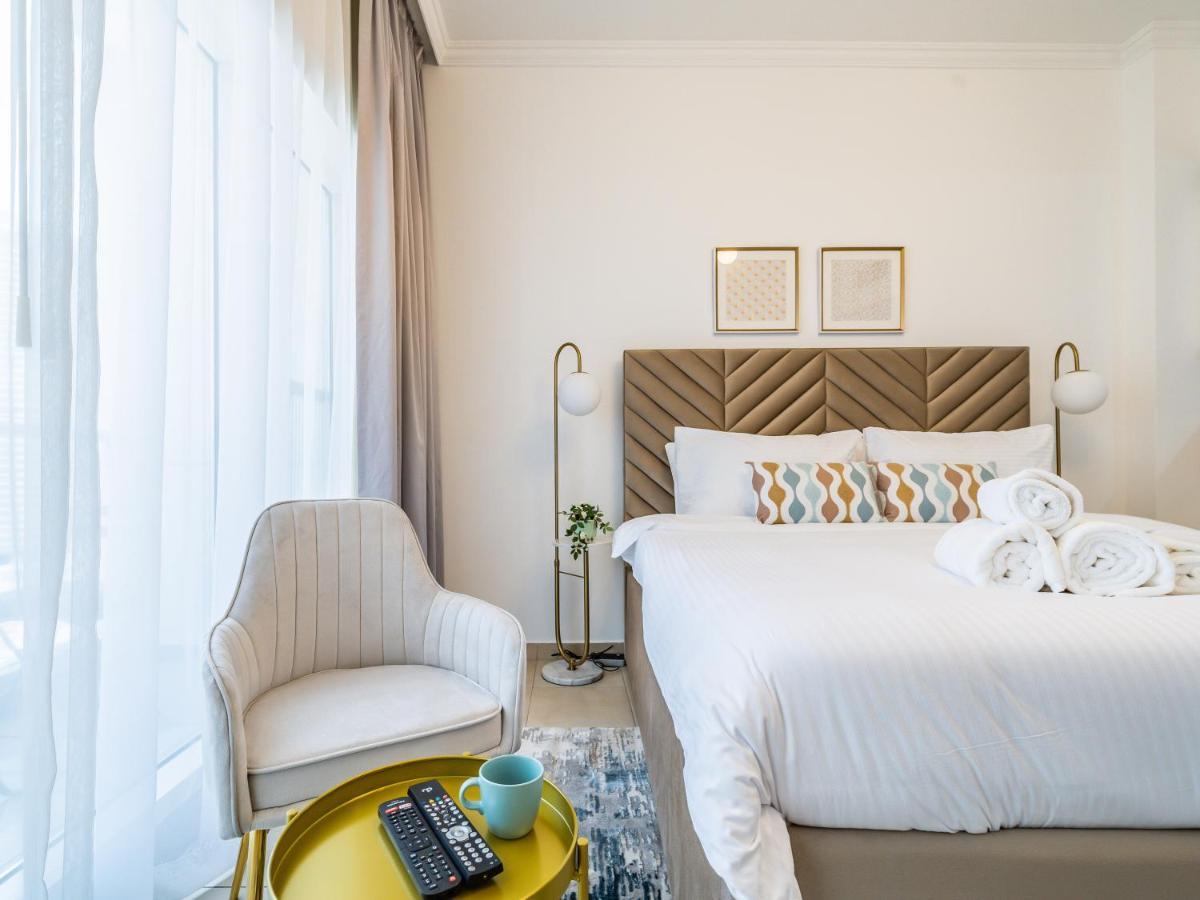 Delightful Studio With Balcony - Burj Al Nujoom Appartamento *
