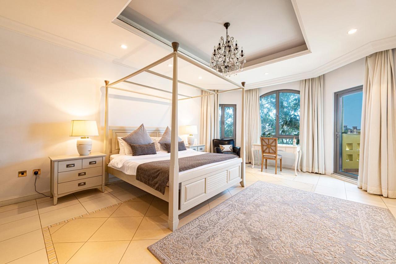 Palm Jumeirah Beachfront Private Pool 5 Bedroom & 1 Maids With Access To Villa Dubai