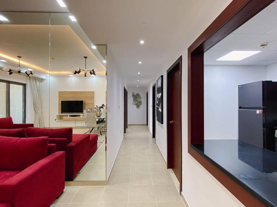 Luxury 2 Mins Walk From Sea Lägenhet Dubai