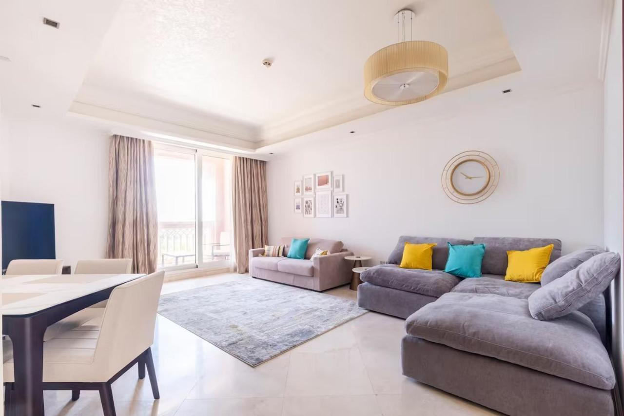Spacious 2-bedroom Beachfront With Pool