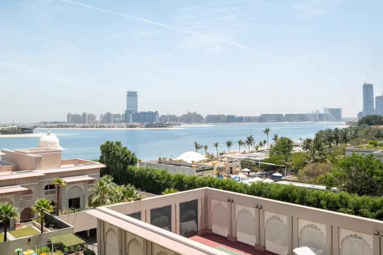 Spacious 2-bedroom Beachfront With Pool Dubai