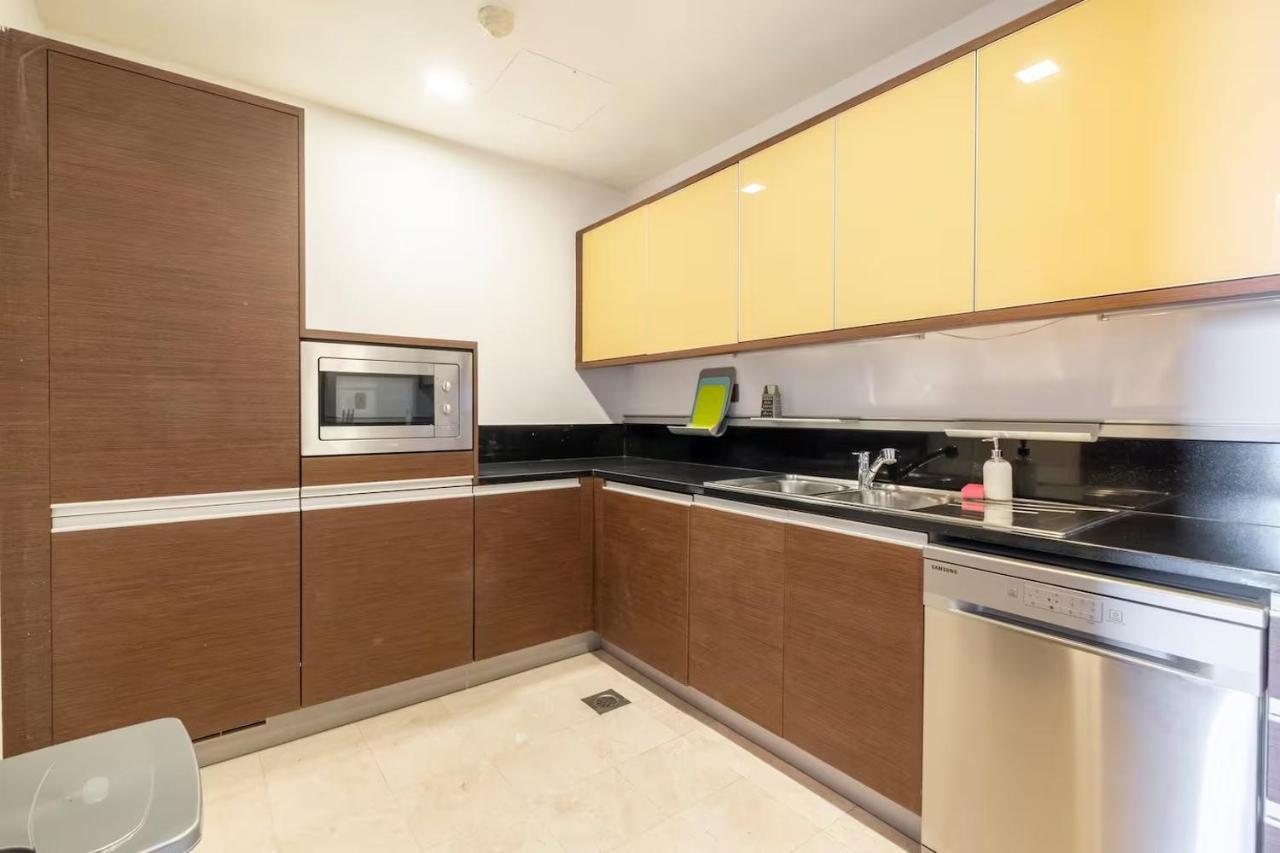 Spacious 2-bedroom Beachfront With Pool