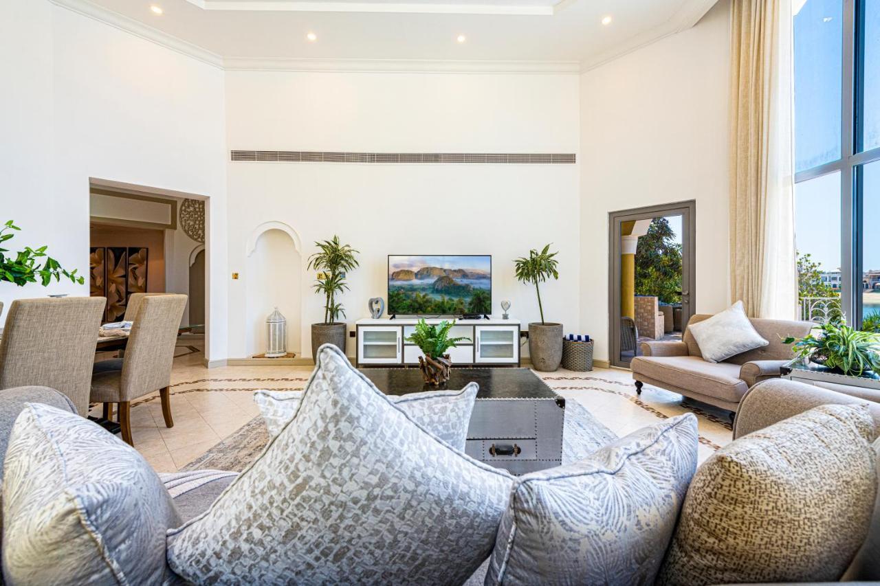 Palm Jumeirah Beachfront Private Pool 5 Bedroom & 1 Maids With Access To Dubai