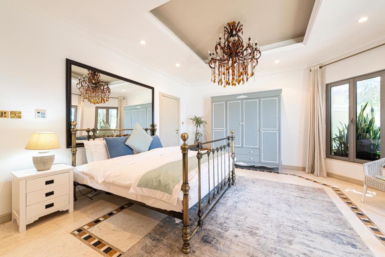 Villa Palm Jumeirah Beachfront Private Pool 5 Bedroom & 1 Maids With Access To Dubai