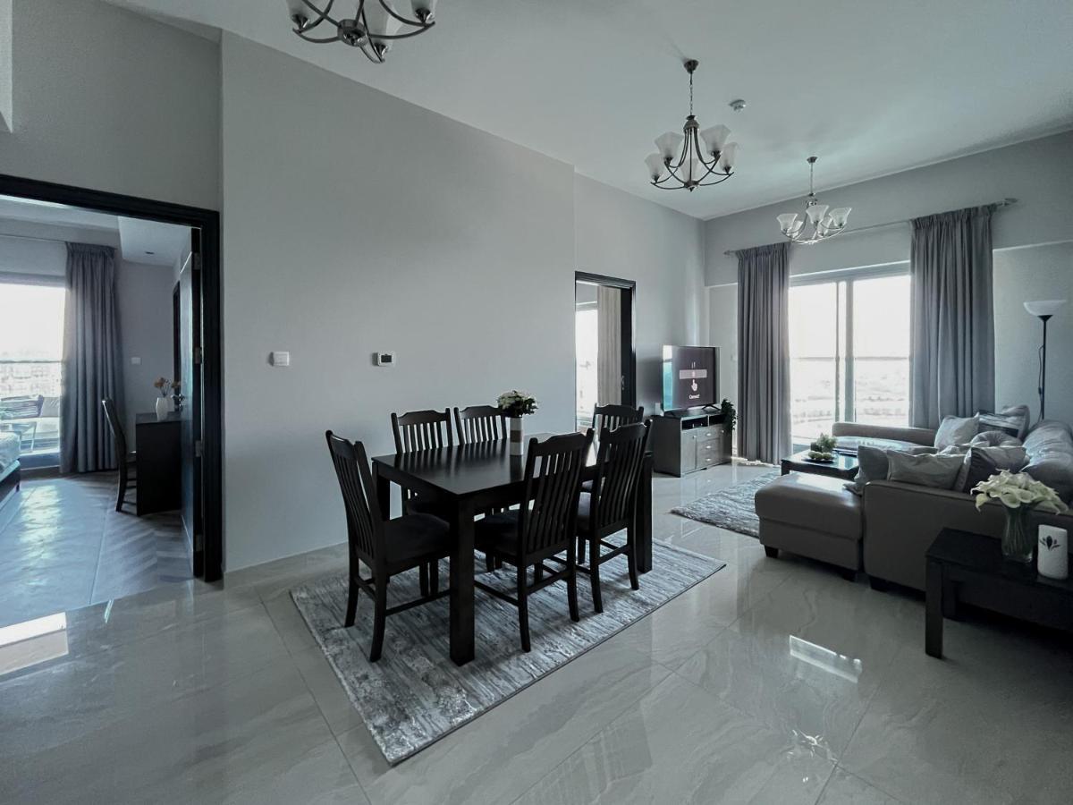 2 Bedroom Burj Khalifa View With Large Private Terrace *
