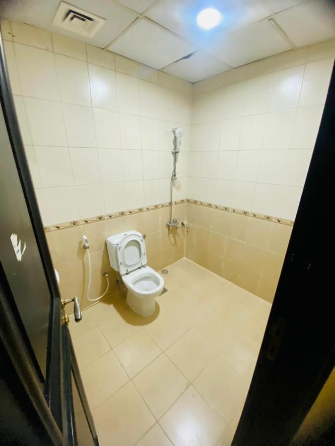 Low-priced Budget For Rent Near Dafza Gazde/Camere de închiriat