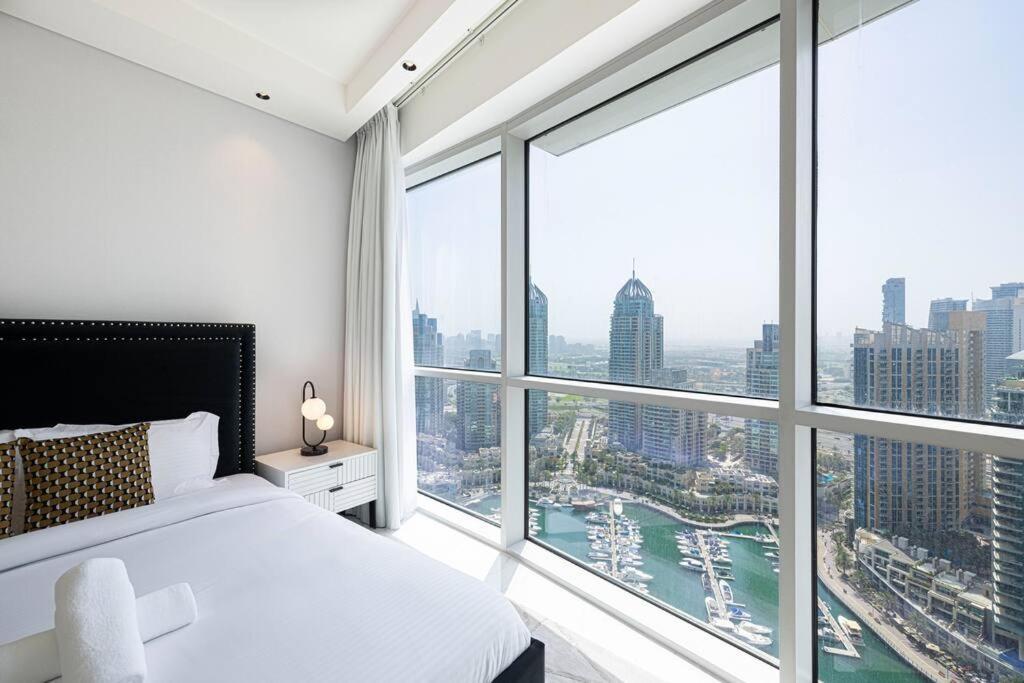Magnificent - Luxurious 3 Bedroom With Marina View Apartment