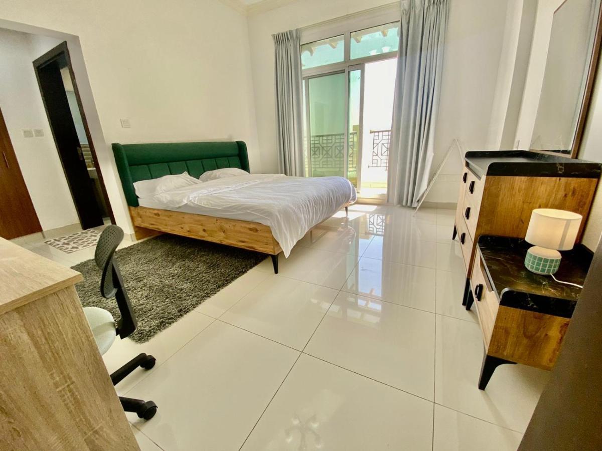Cute And Small Partitions For Girls In Dubai- Female Guests Only فتيات فقط Apartment Dubai