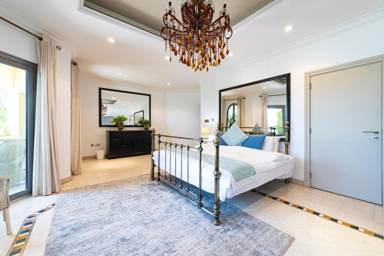 Palm Jumeirah Beachfront Private Pool 5 Bedroom & 1 Maids With Access To