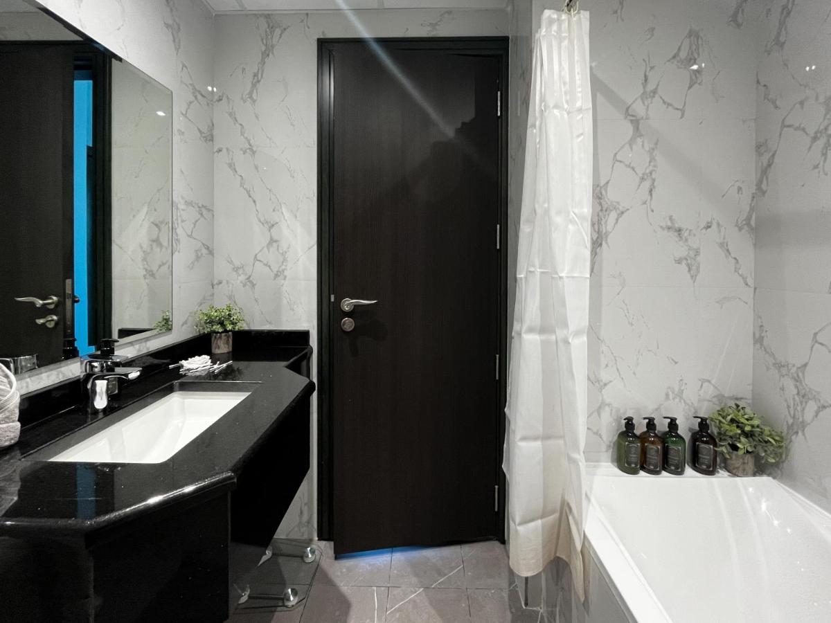 2 Bedroom Burj Khalifa View With Large Private Terrace *