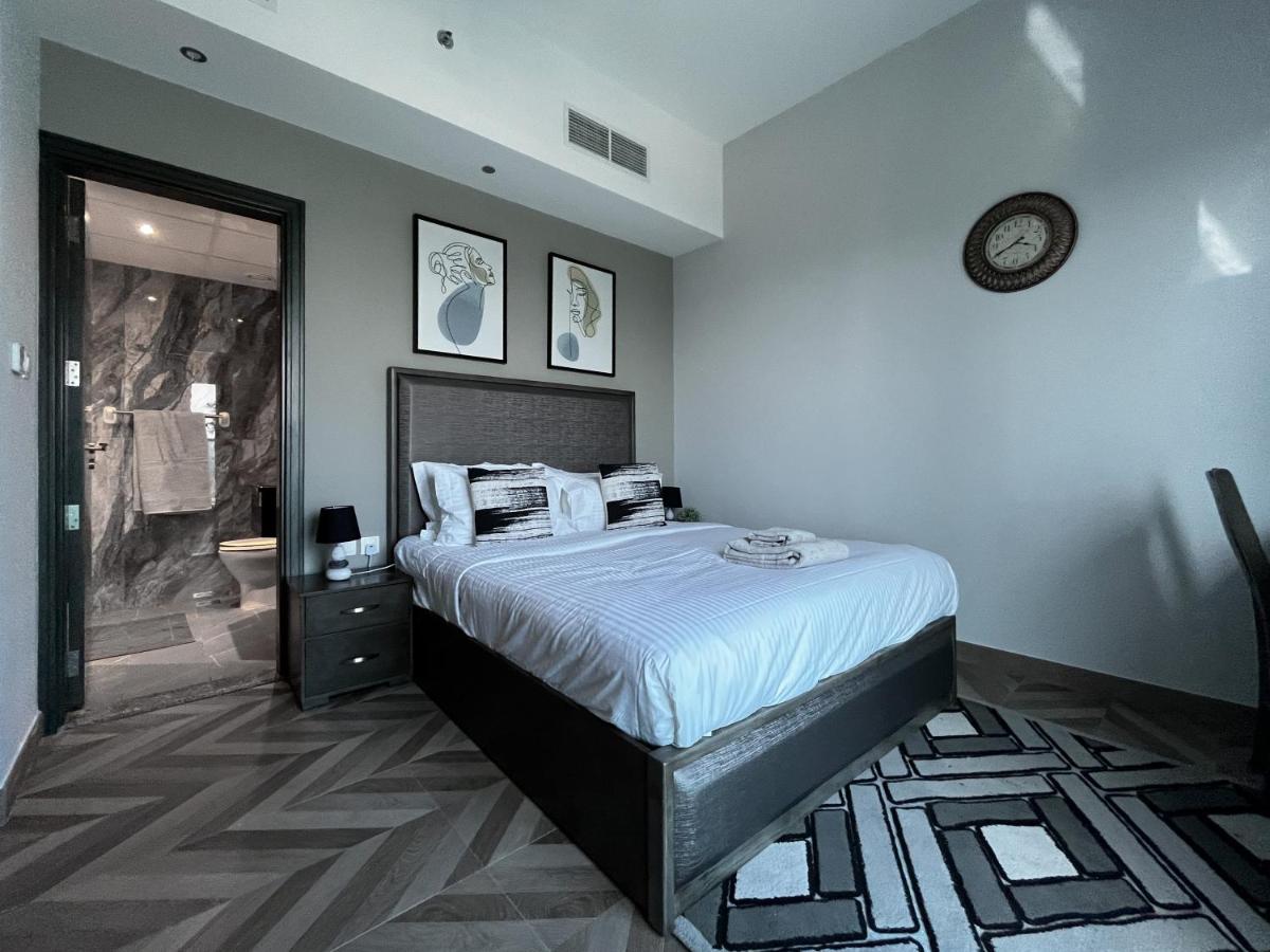 2 Bedroom Burj Khalifa View With Large Private Terrace