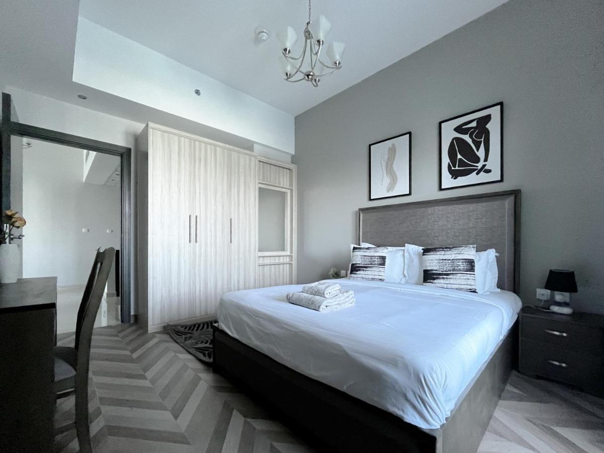 2 Bedroom Burj Khalifa View With Large Private Terrace