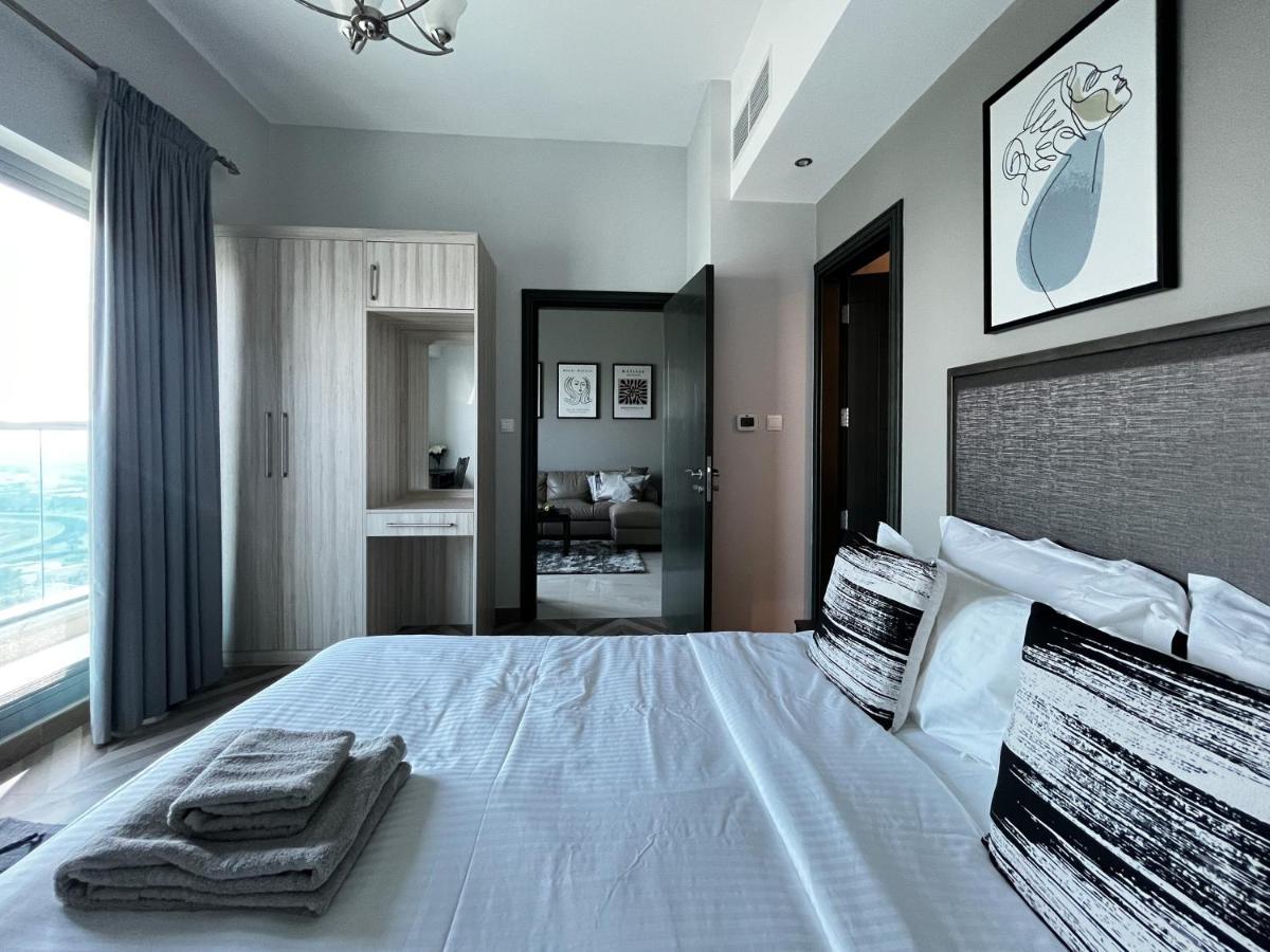 2 Bedroom Burj Khalifa View With Large Private Terrace *