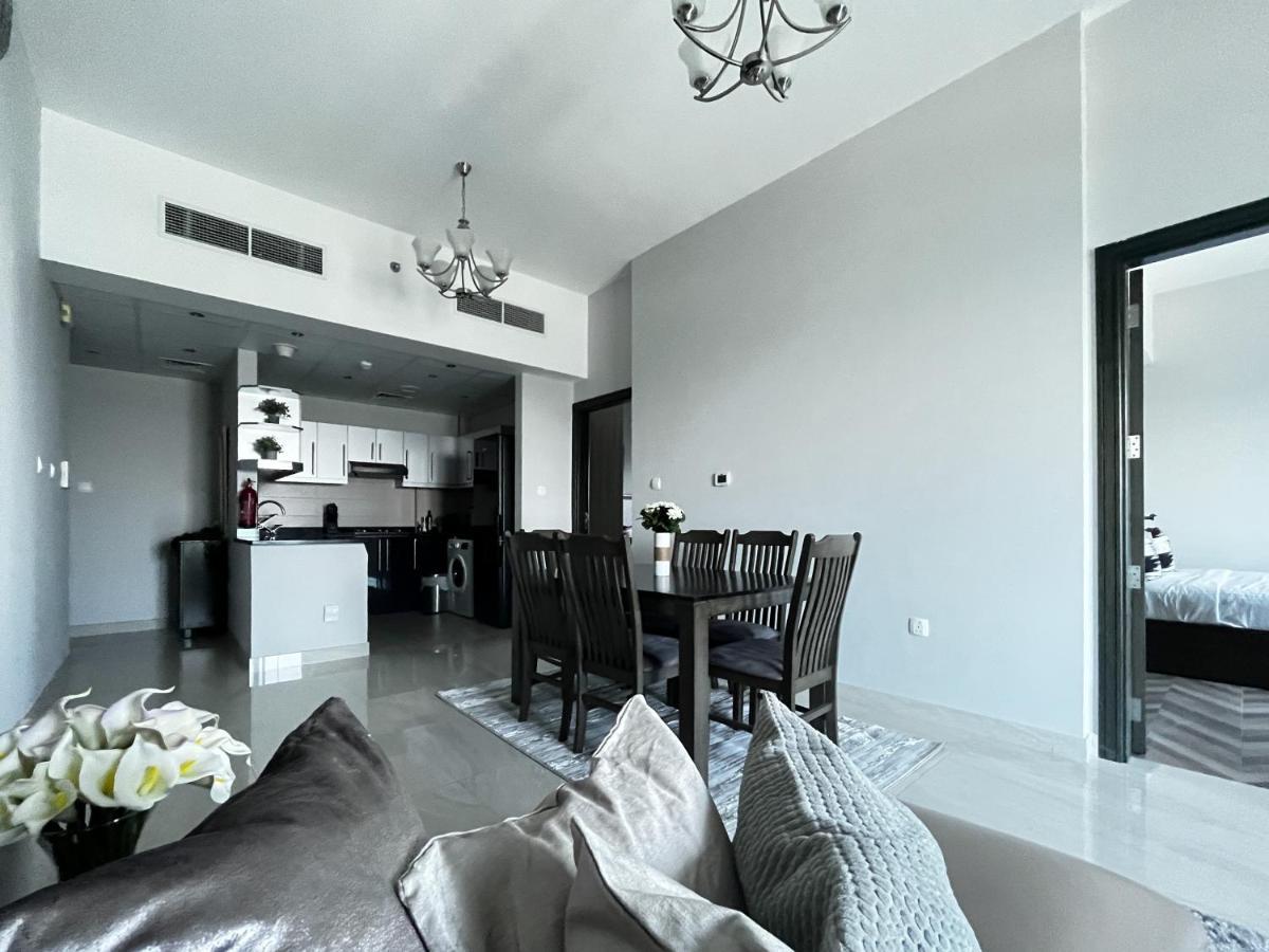 2 Bedroom Burj Khalifa View With Large Private Terrace Dubai