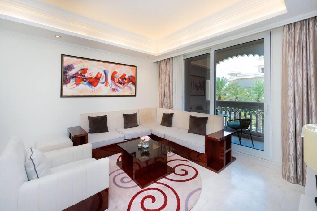 Palm Jumeirah Spacious 1 Bed Private Apartment