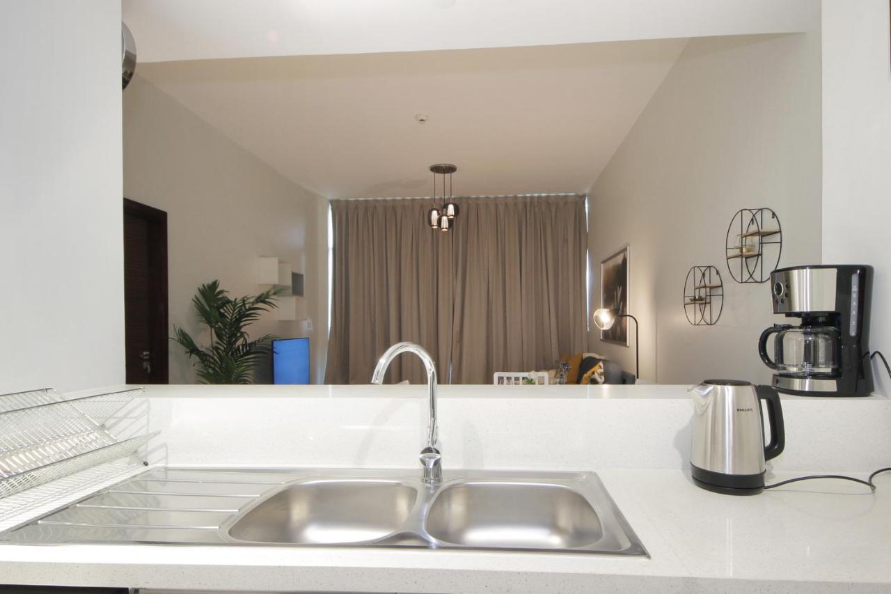 Luxury Staycation - Park Gate Residences Tower B Apartment